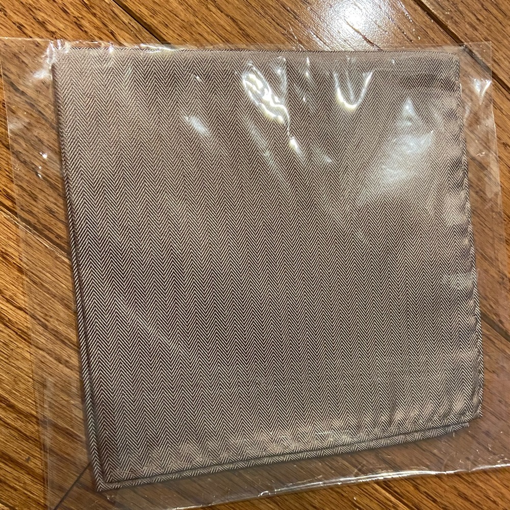 Mumu weddings, dune pocket square, brand new